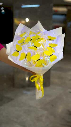 Işıklı kelebek buketi - sarı