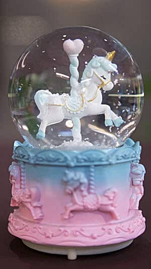 Işıklı sesli unicorn kar küresi